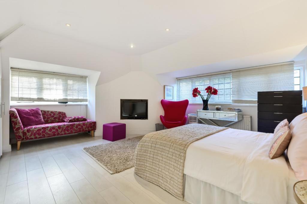 Villa Coach House Woking Exterior foto